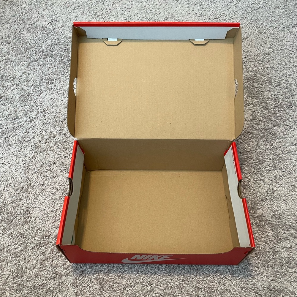 #70🔺‼️1~EMPTY SNEAKER BOX ONLY ‼️🔺NIKE ZOOM VOMERO 5🔺‼️NO Sneakers Included‼️ - Picture 2 of 6